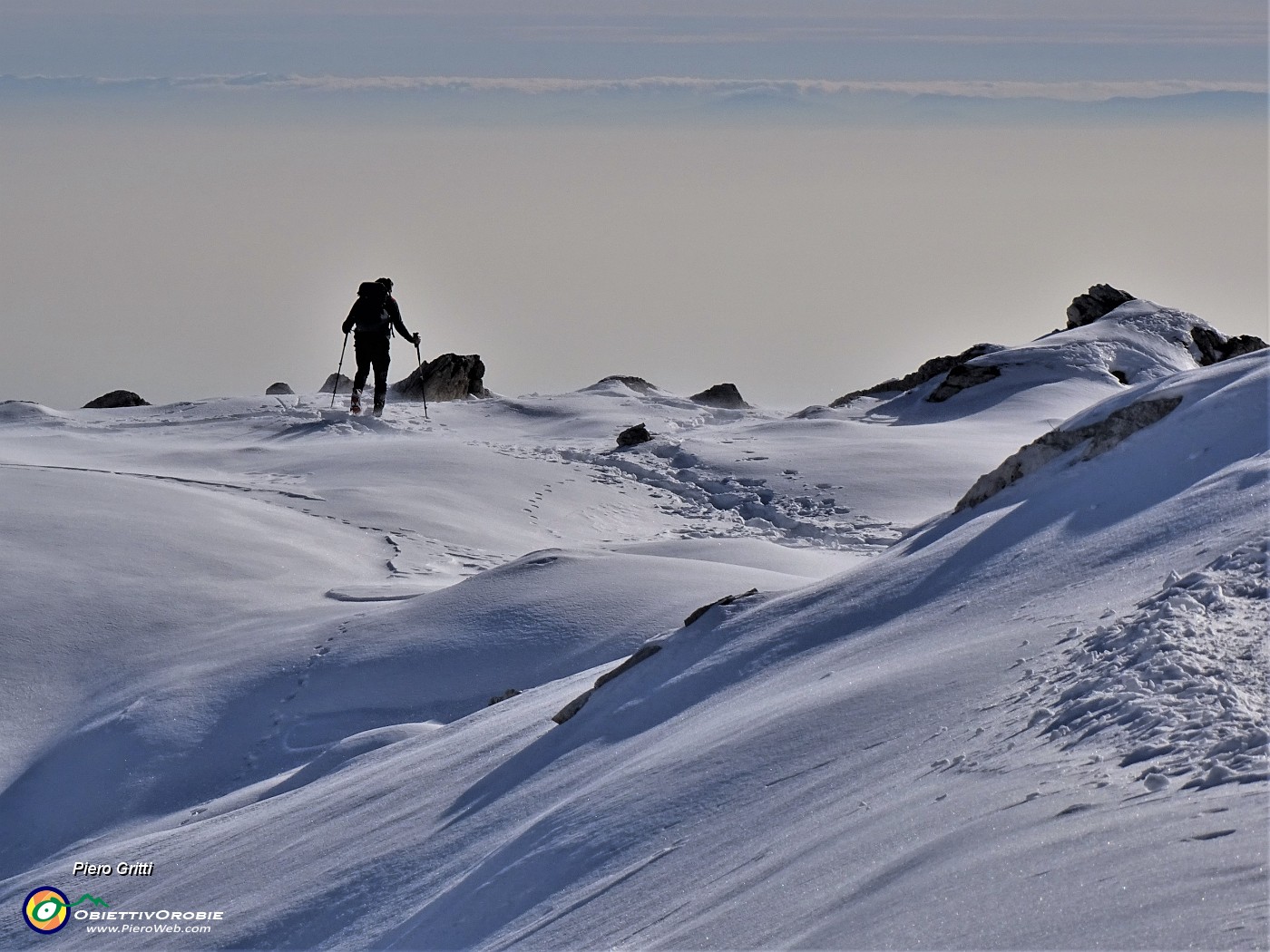 64 Scendendo lo splendido vallone innevato .JPG